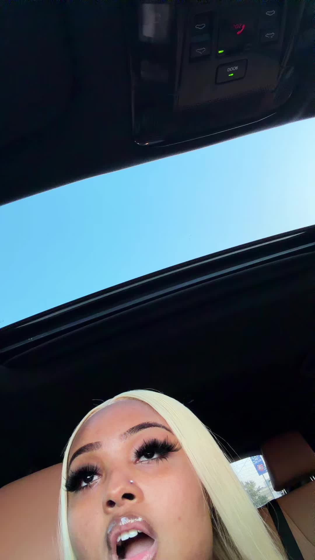 @Ari Wright | Hairstylist