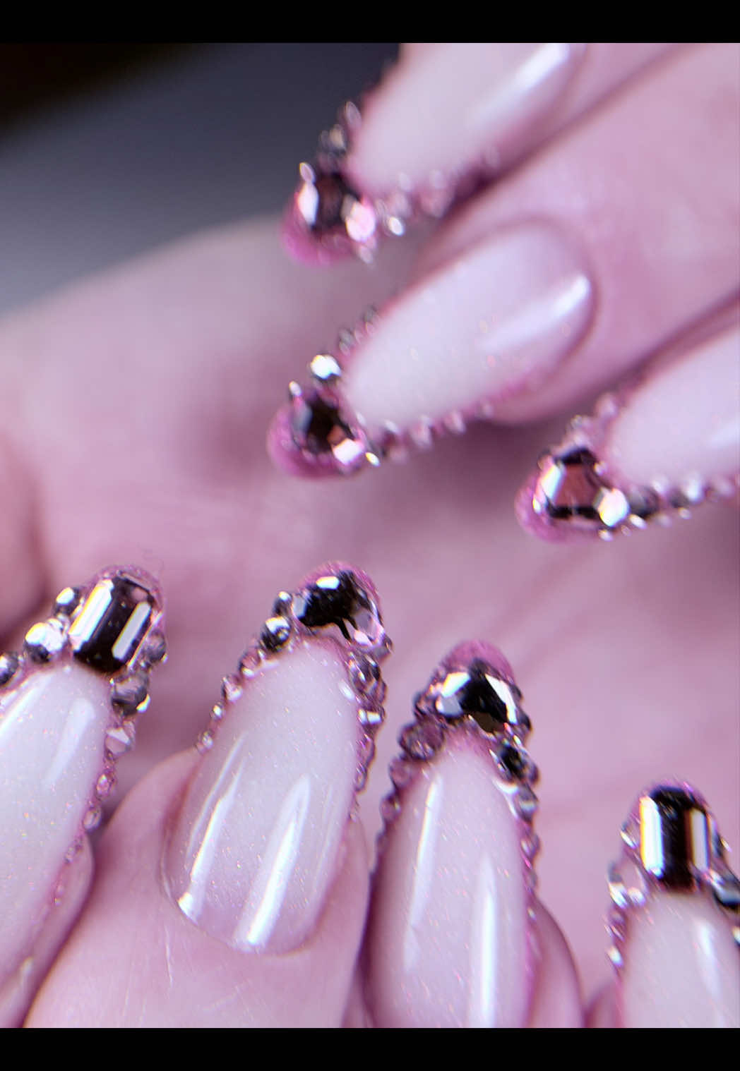 @adel_nails_artist
