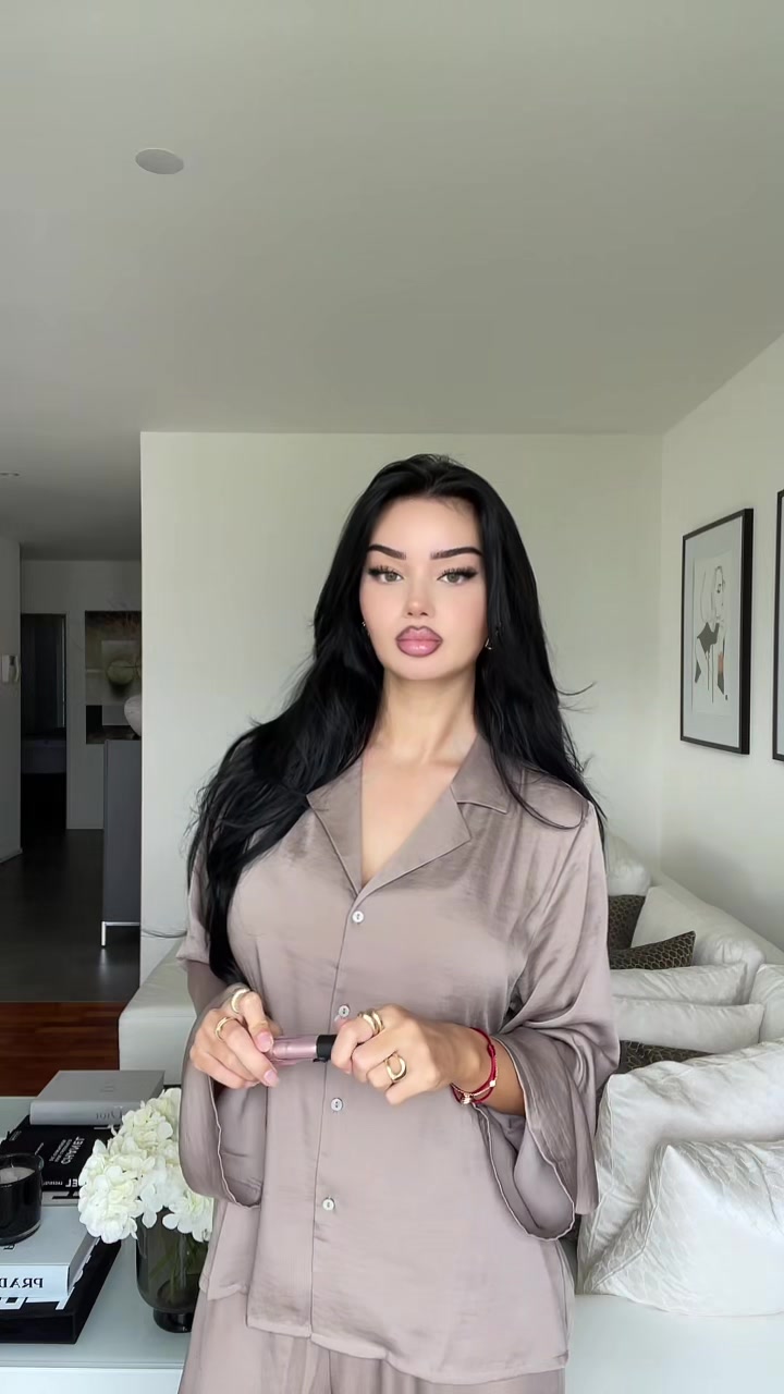@Dzana