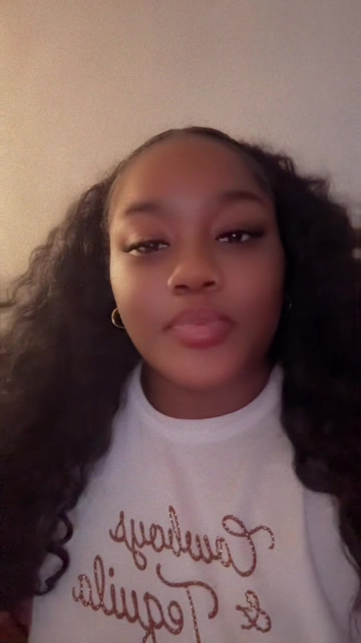 @MomToSkylar_