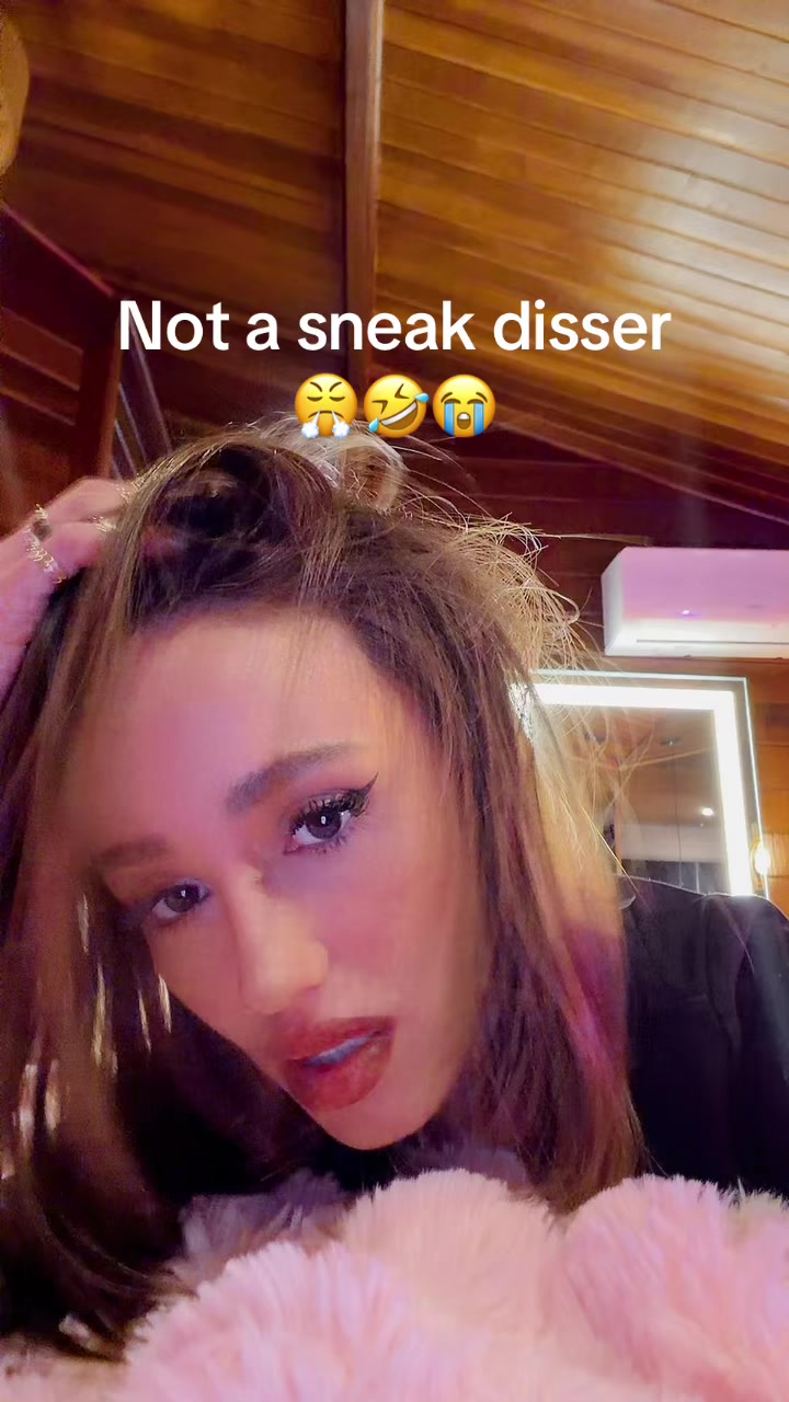 @Christinaasage.com