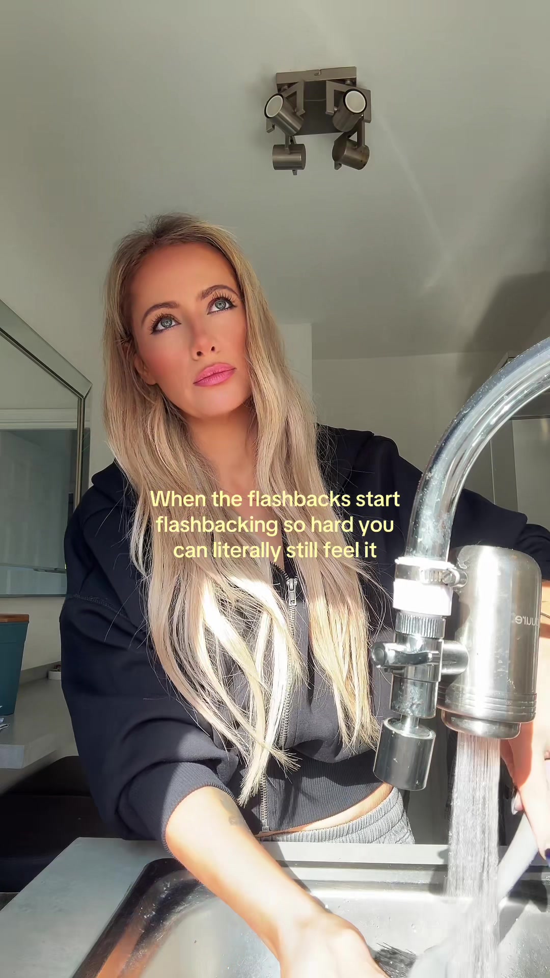 @Lisa J Evans sapphic author ⚢