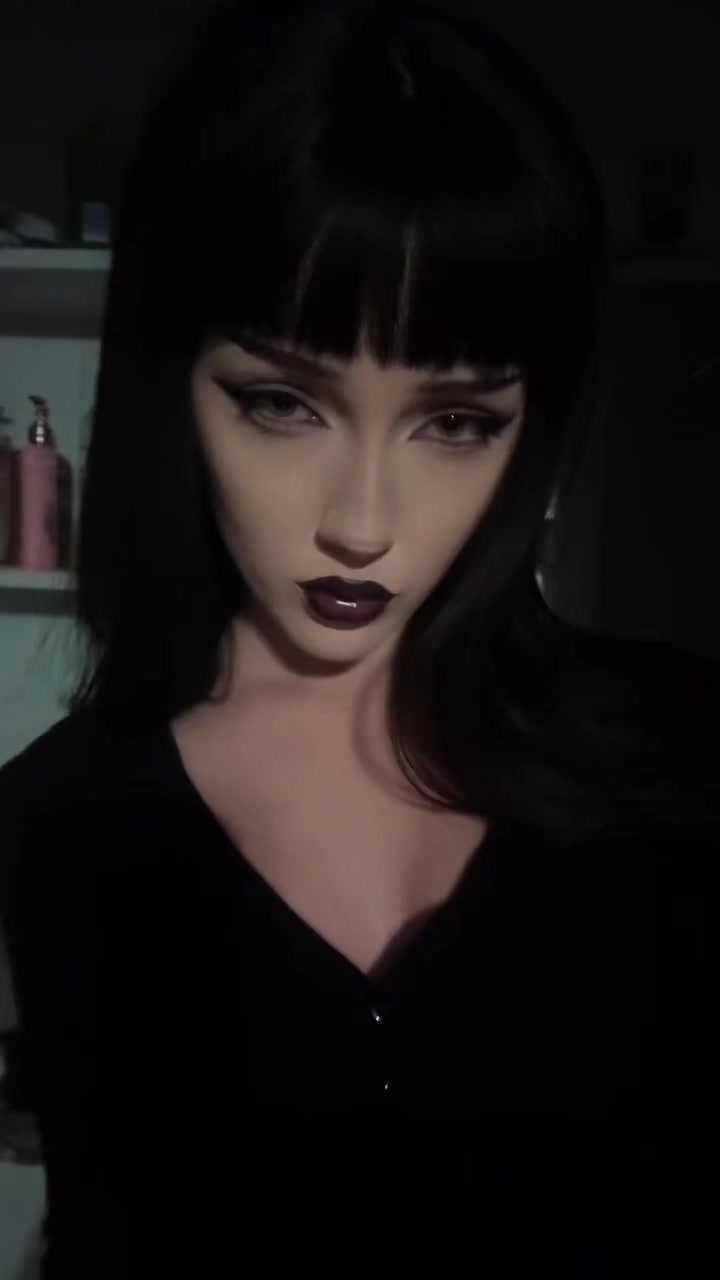 @𝐻𝑒𝒶𝓋𝑒𝓃𝓁𝑒𝑒🖤