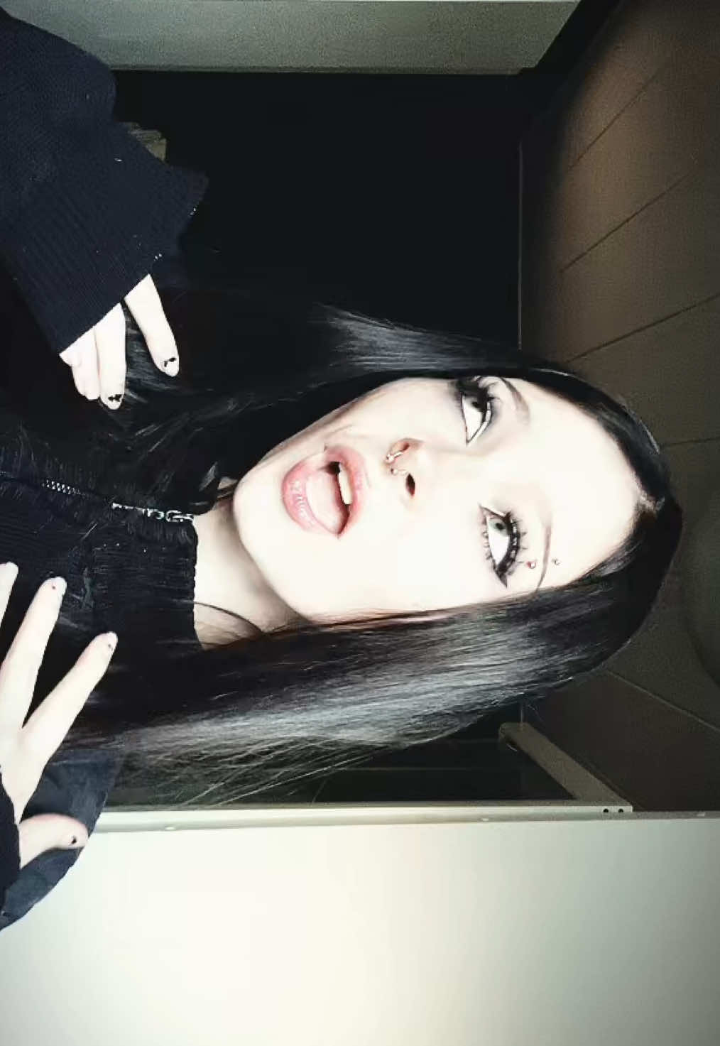 @·:*¨༺☠︎︎♱𝔩𝔢𝔢♱☠︎︎༻¨*:·