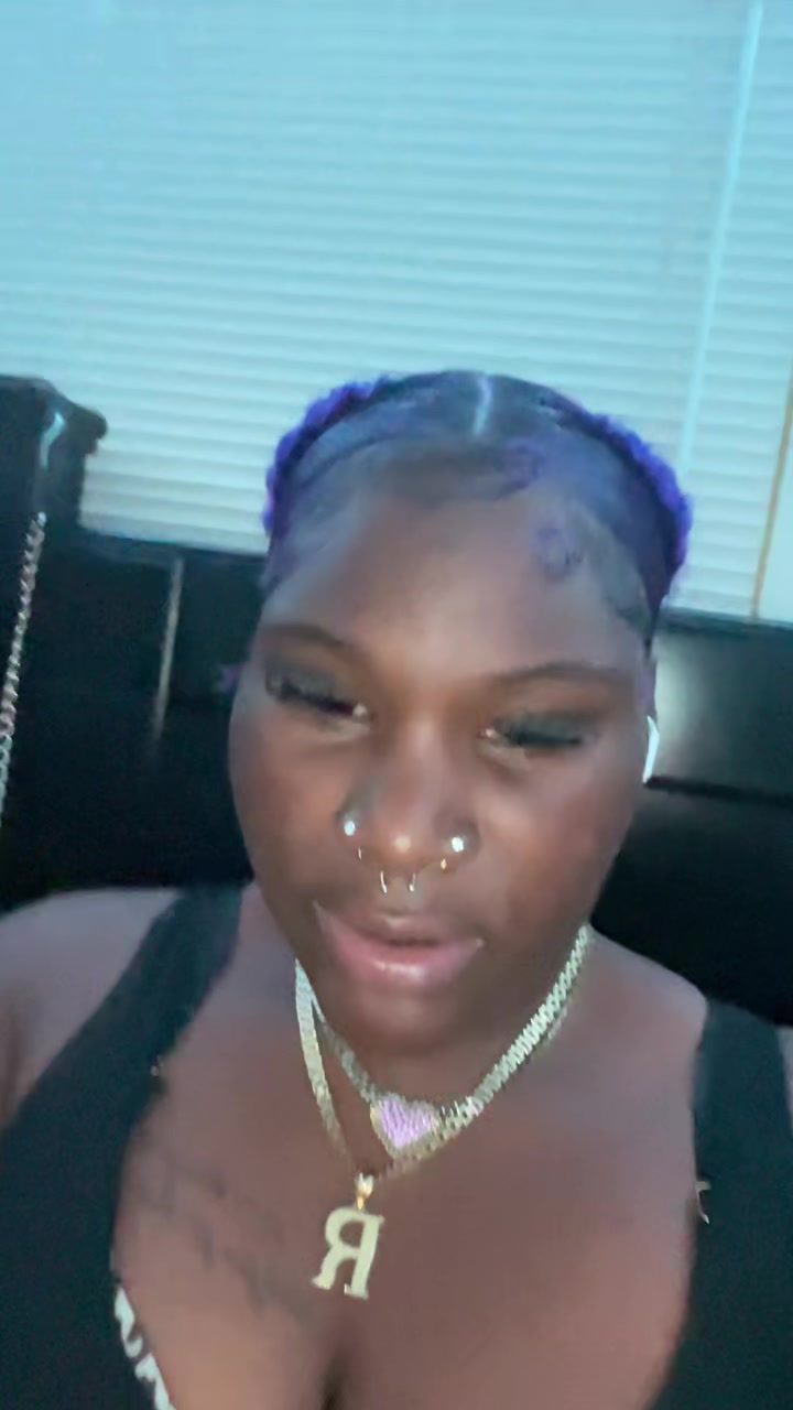 @thickerthanaasnicker 🍫