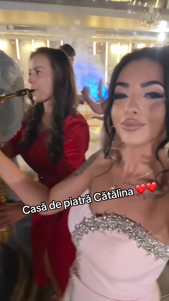 @AdrianaNica