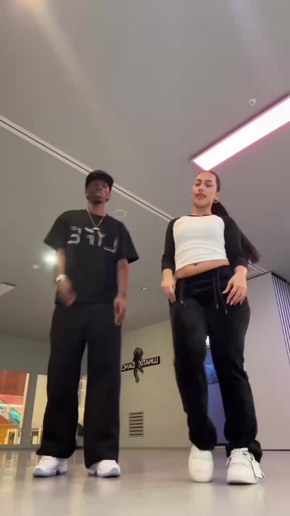 @Aylino