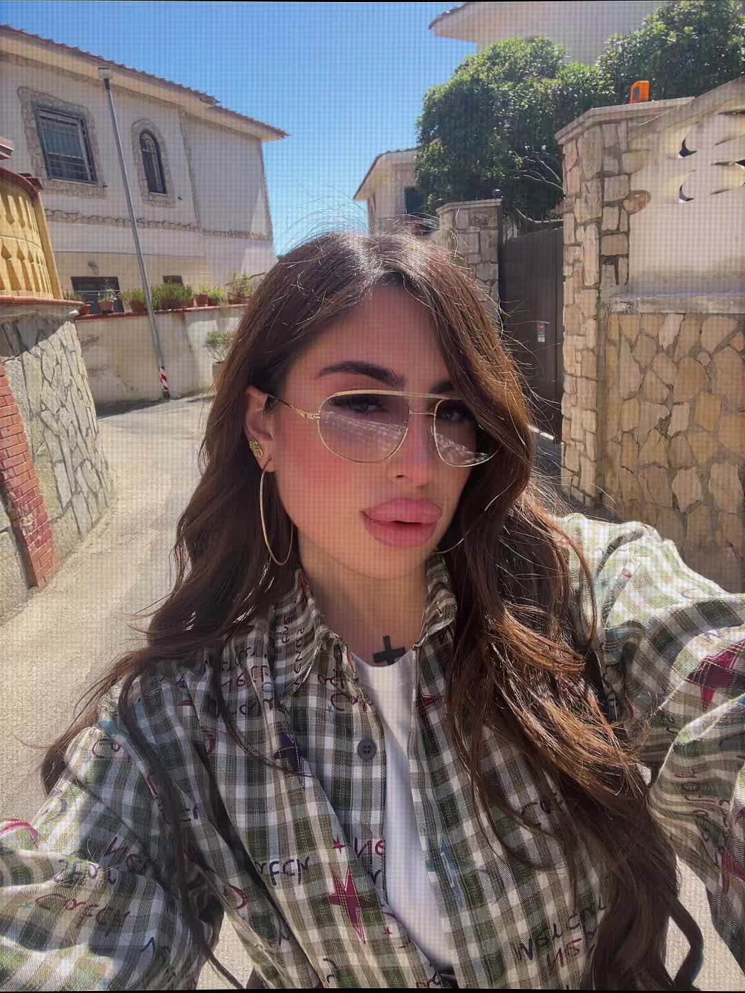 @VVV