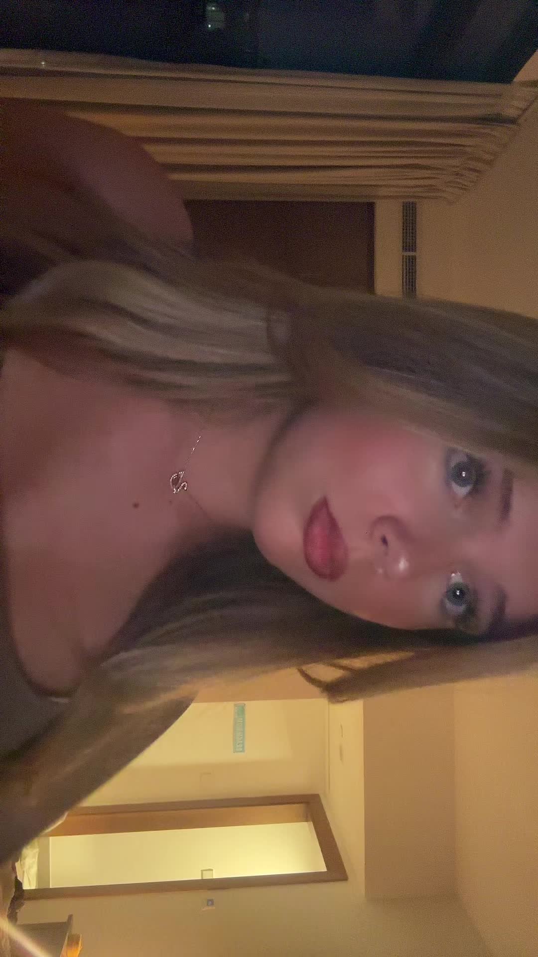 @𝓔