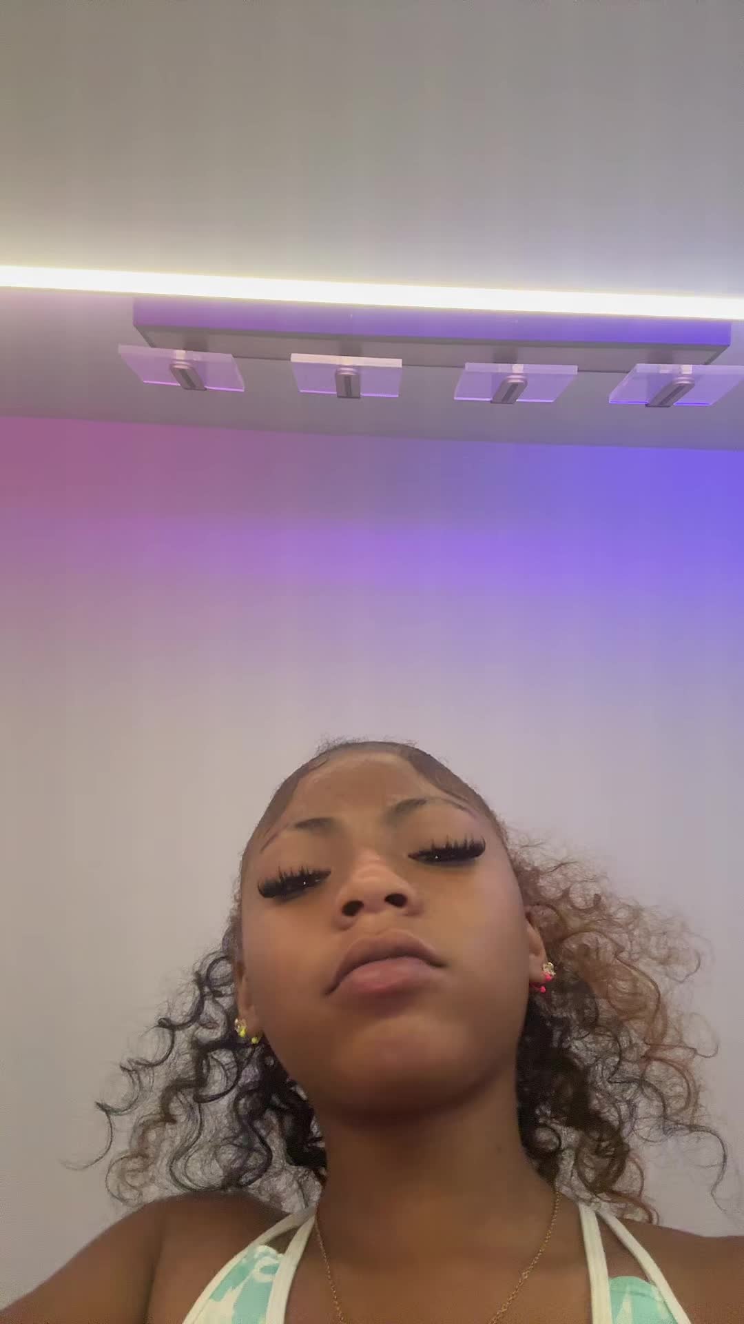 @😉