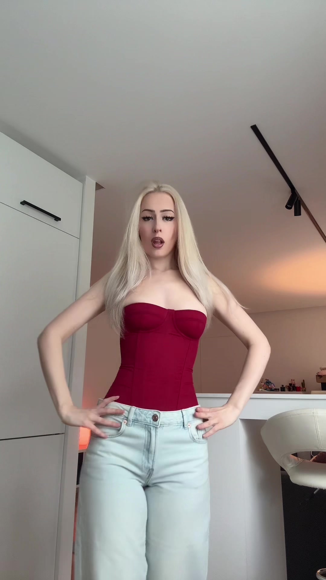 @Alīna