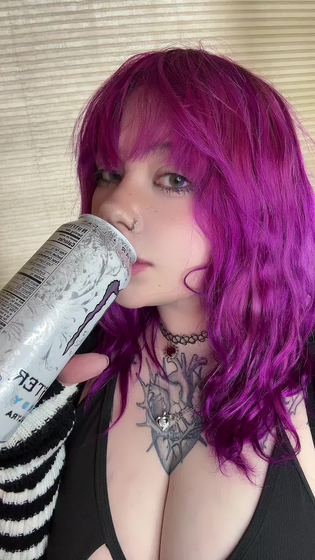 @venomous_dolly