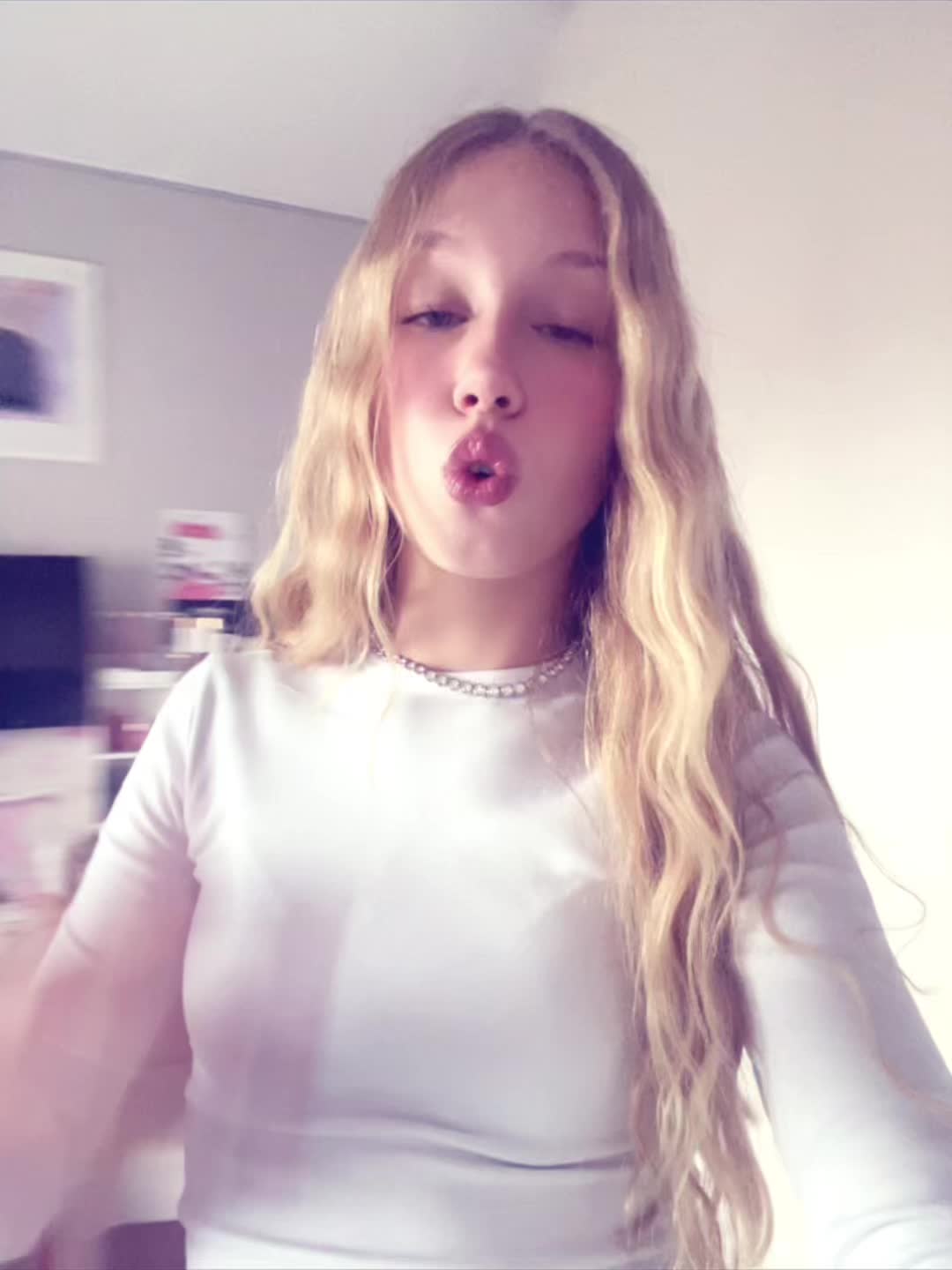 @𝒾𝓁𝒶