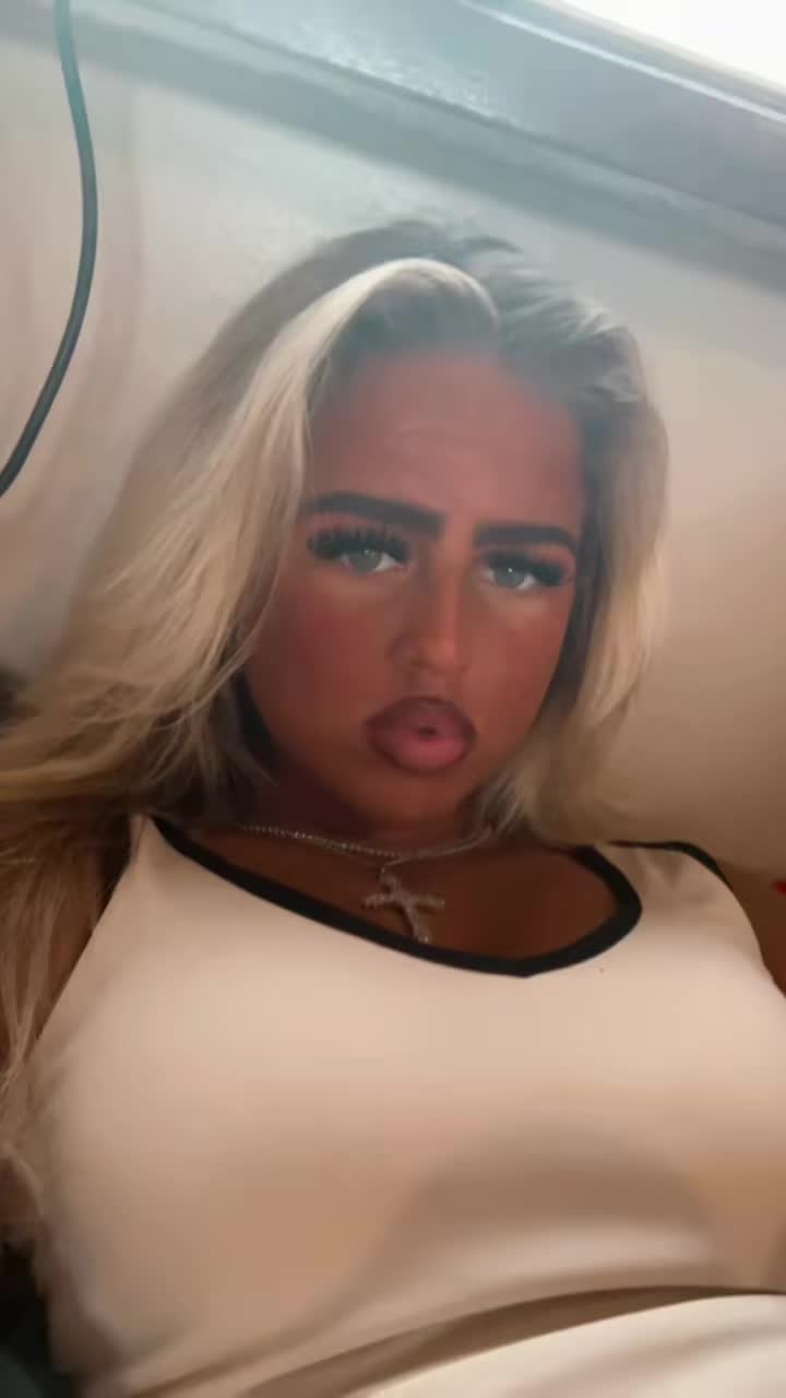 @𝐅