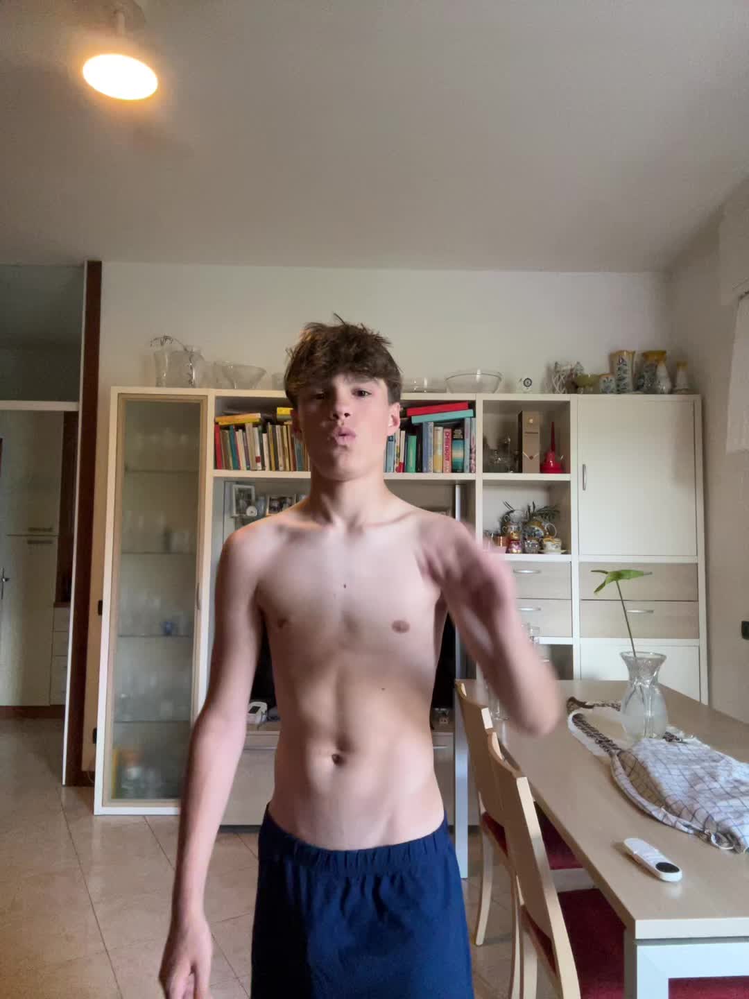 @🐊