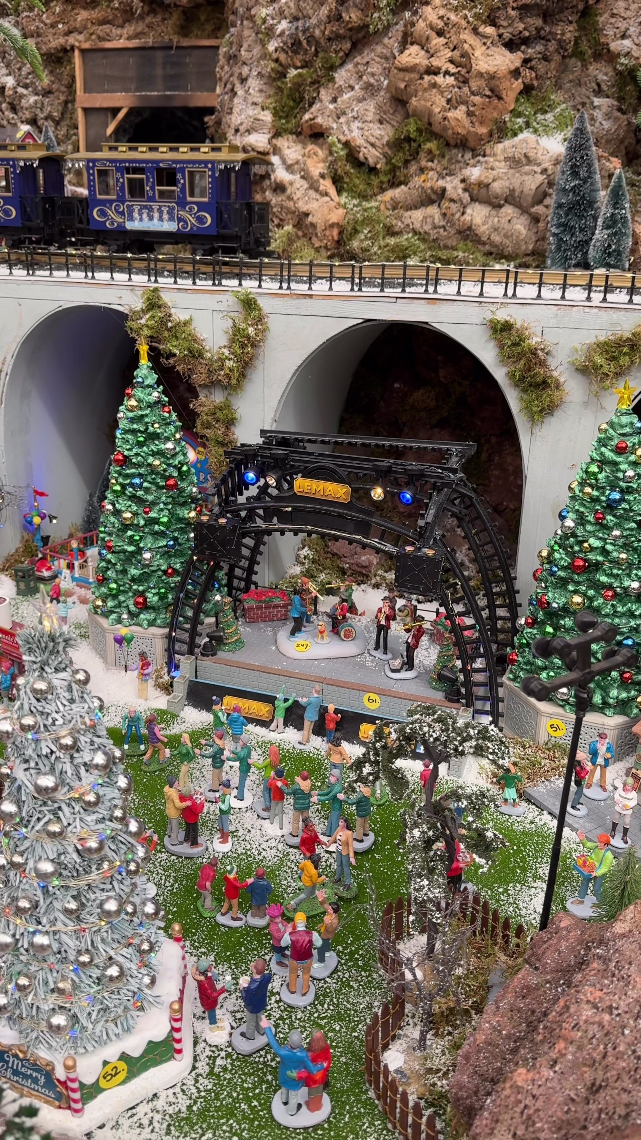 @Mike’s Christmas Village ✨