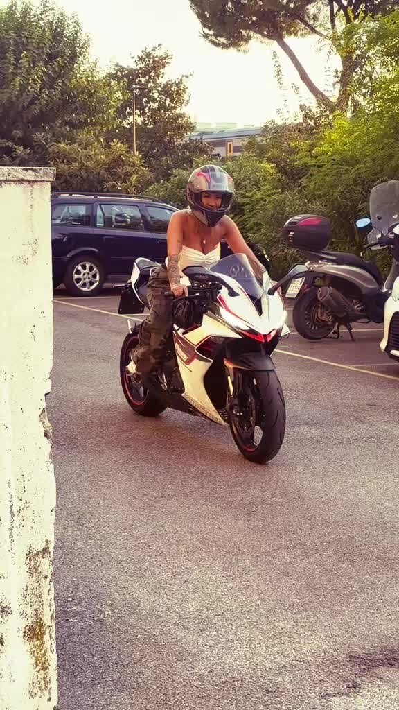 @Ela _entela