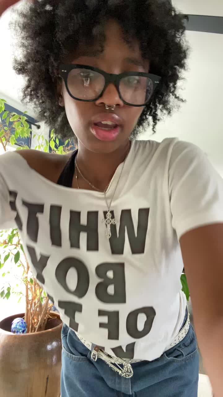 @🧏🏽&zwj;♀️