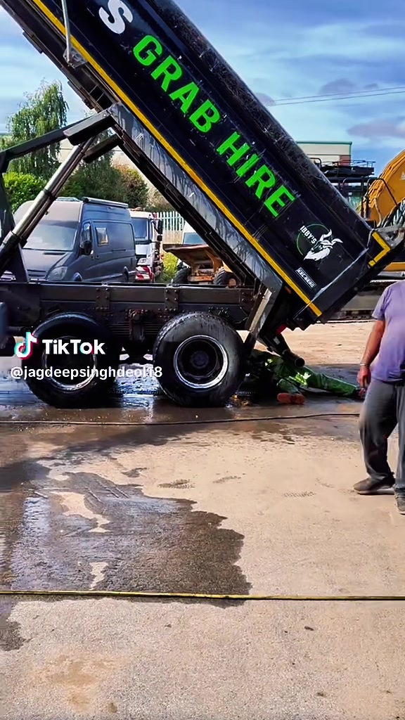 @SK GRAB TIPPER HIRE HARDCORE
