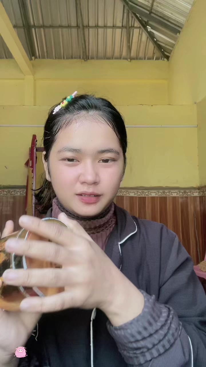 @👩&zwj;🦳🇰🇭👱&zwj;♂️🇻🇳