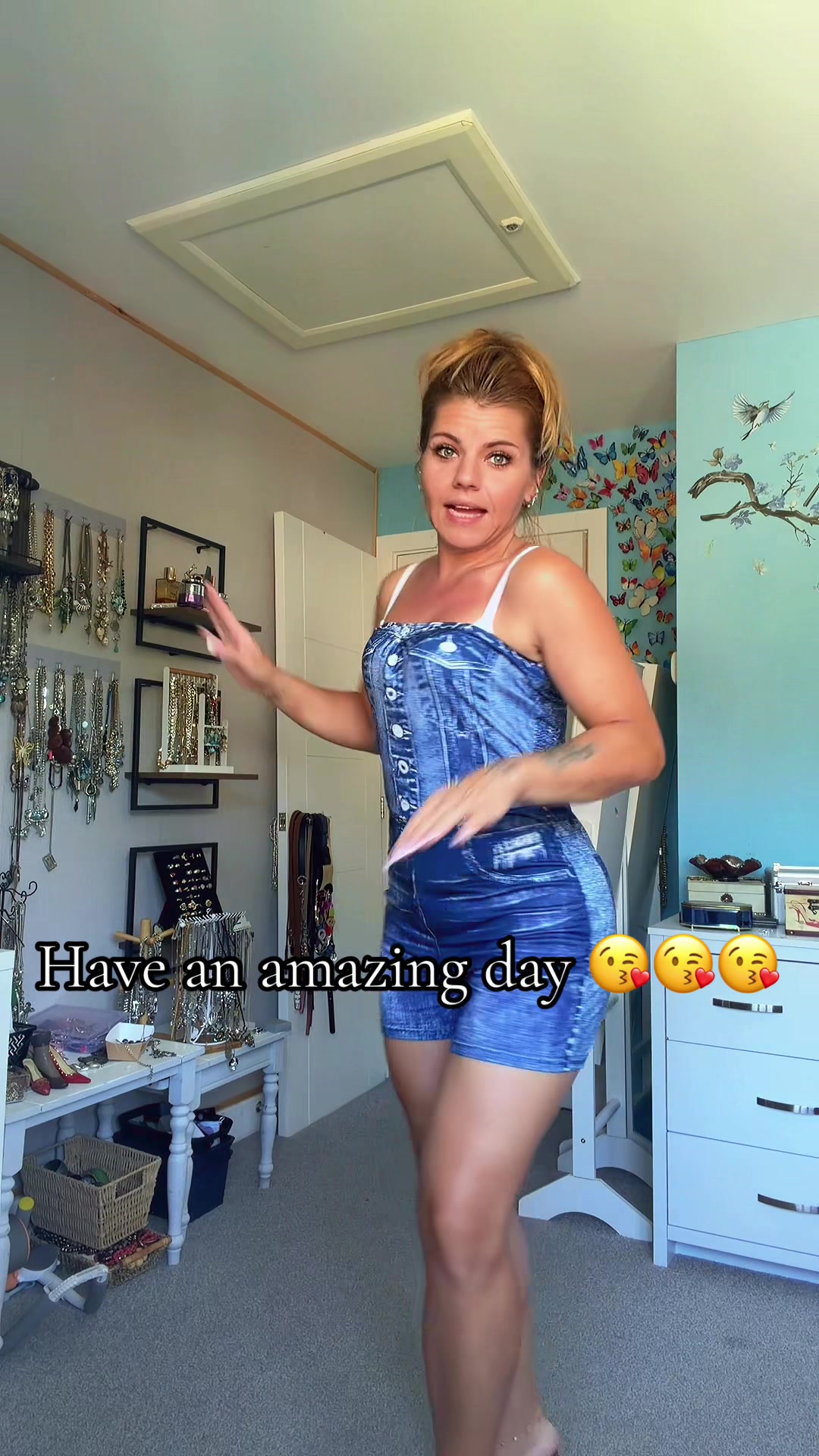@Lia Illes