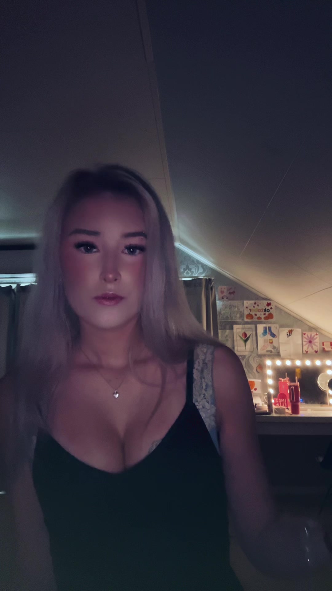 @Ella🫰🏻