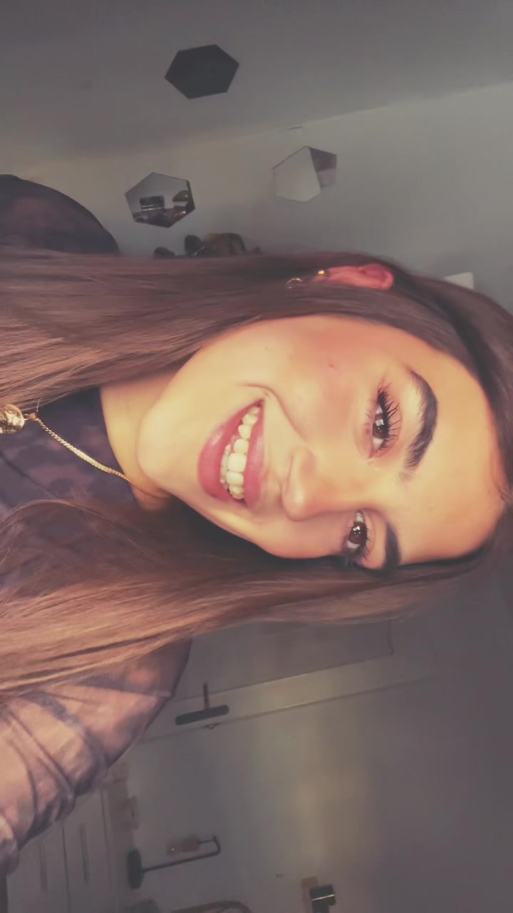 @🦦