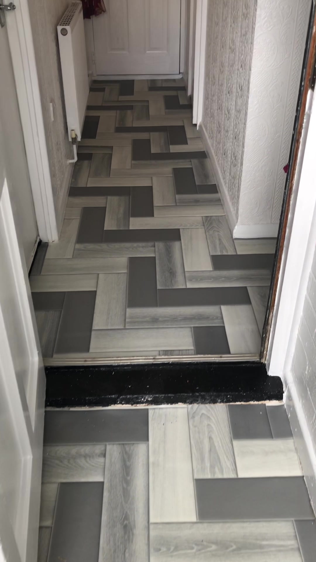 @Local lay flooring
