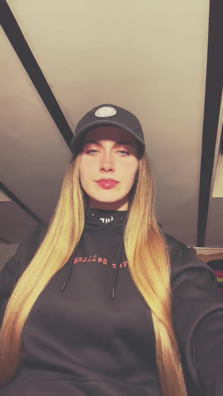 @𝑨𝒃𝒓𝒊𝒍 𝑪𝒂𝒔𝒕𝒊𝒍𝒍𝒐💎