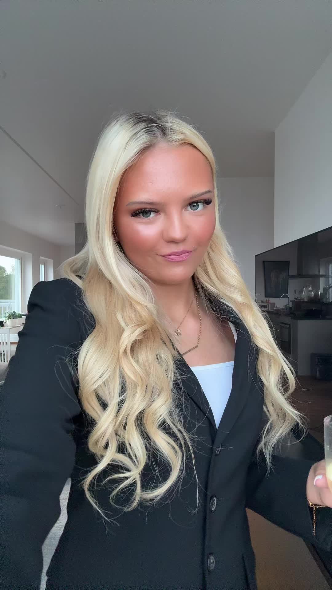 @TiMea💋💋💋🥂🥂