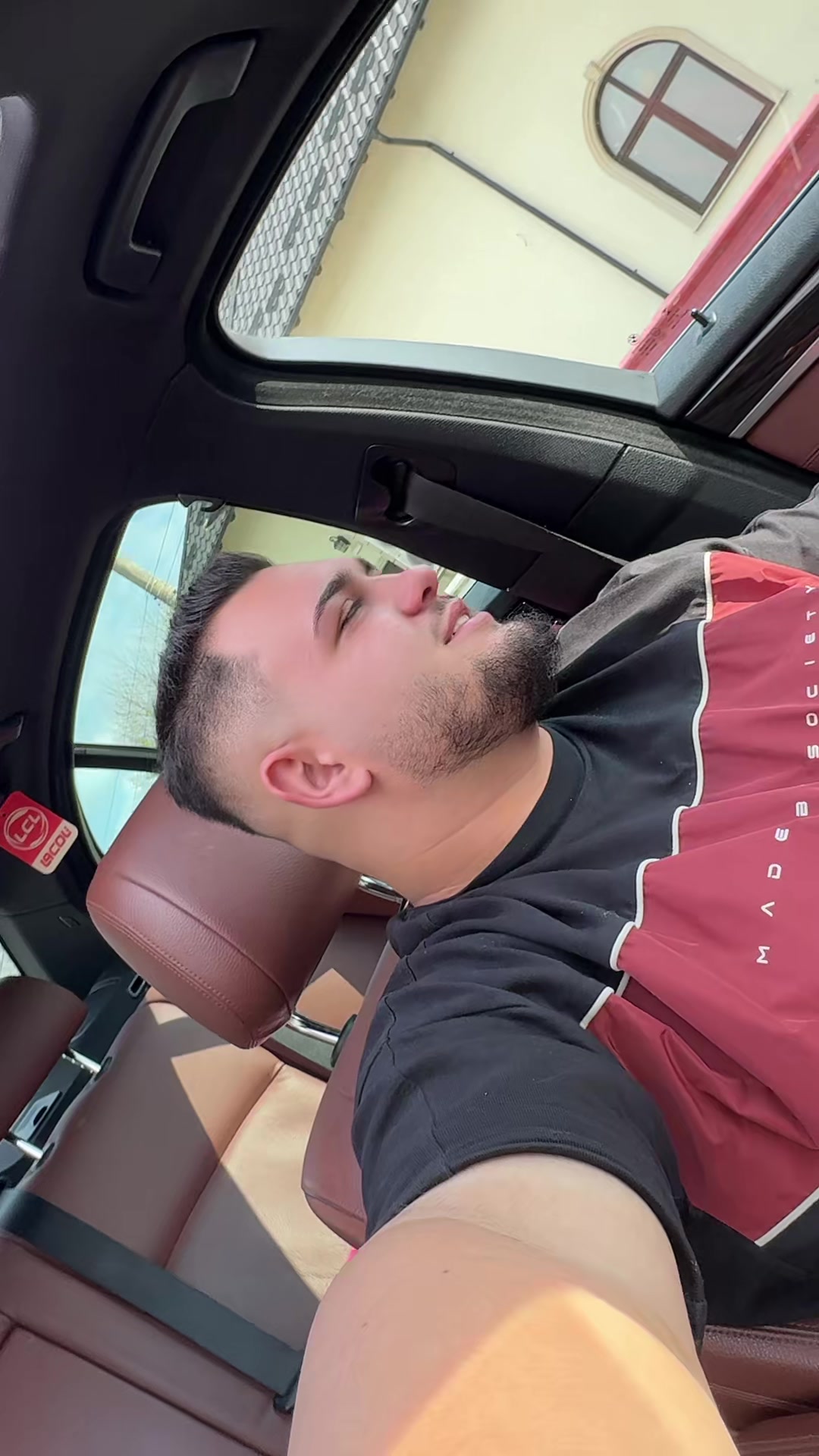 @Jadoras