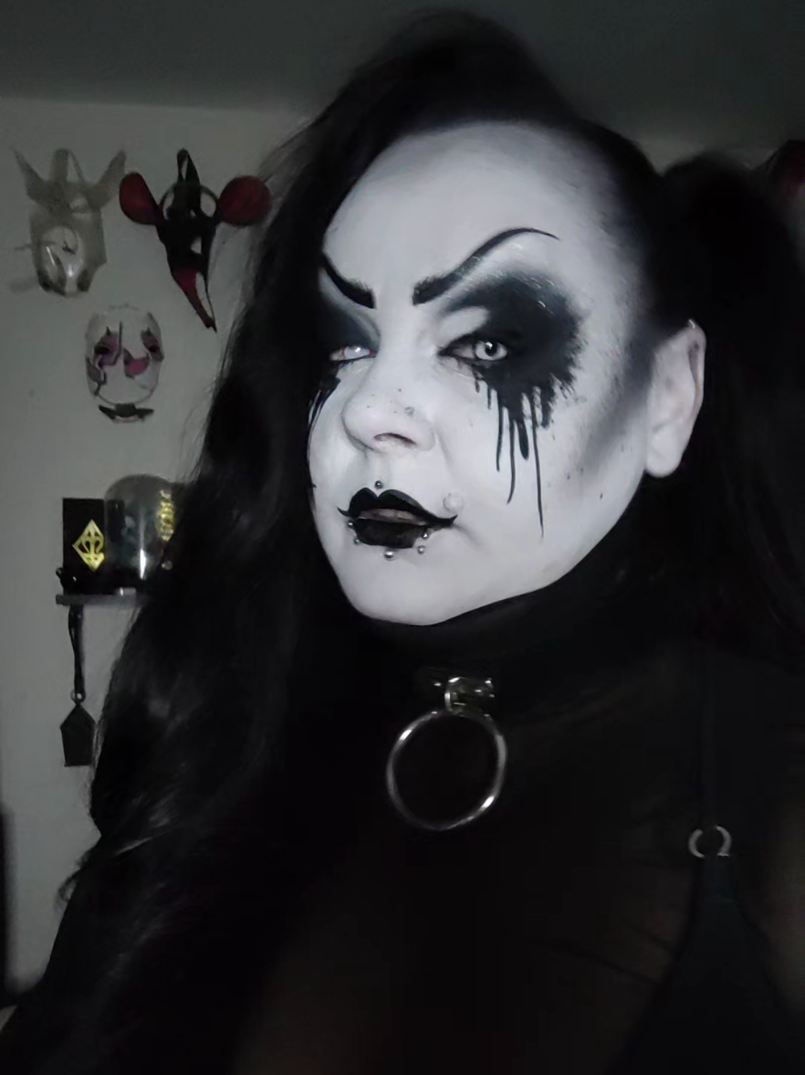 @Michaela_Shadow