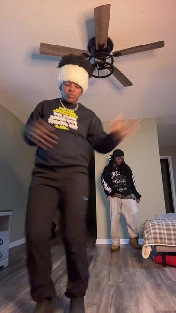 @MO