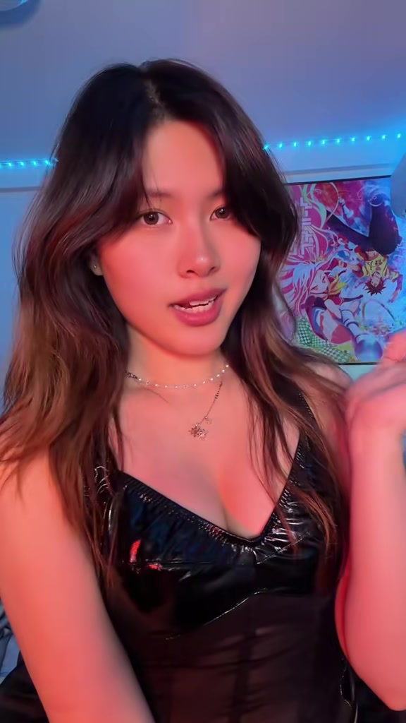 @twitch.tv/nekoxsama