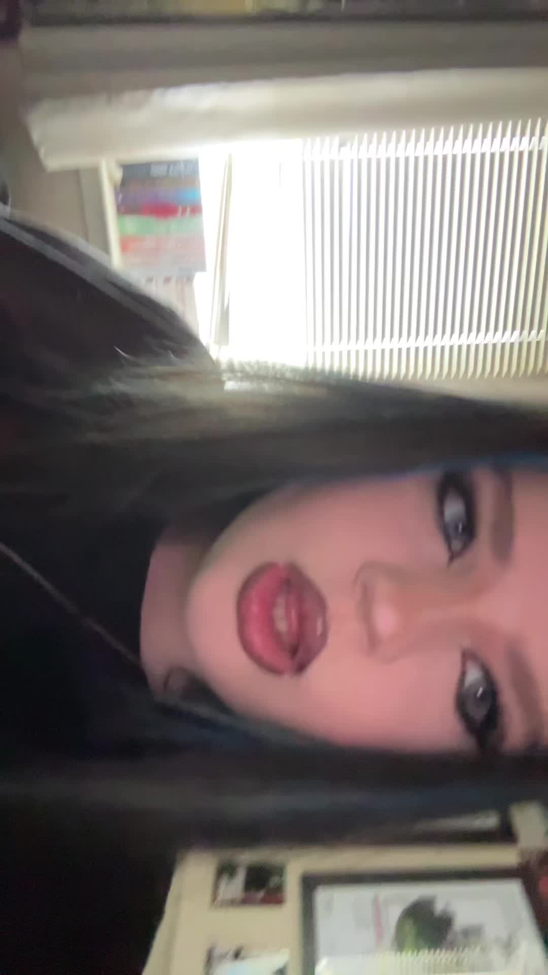 @lara ⊬