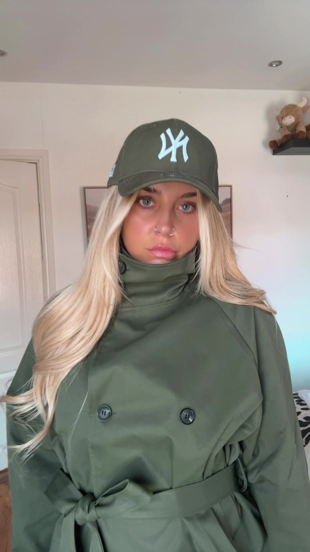 @courtneyleahliv