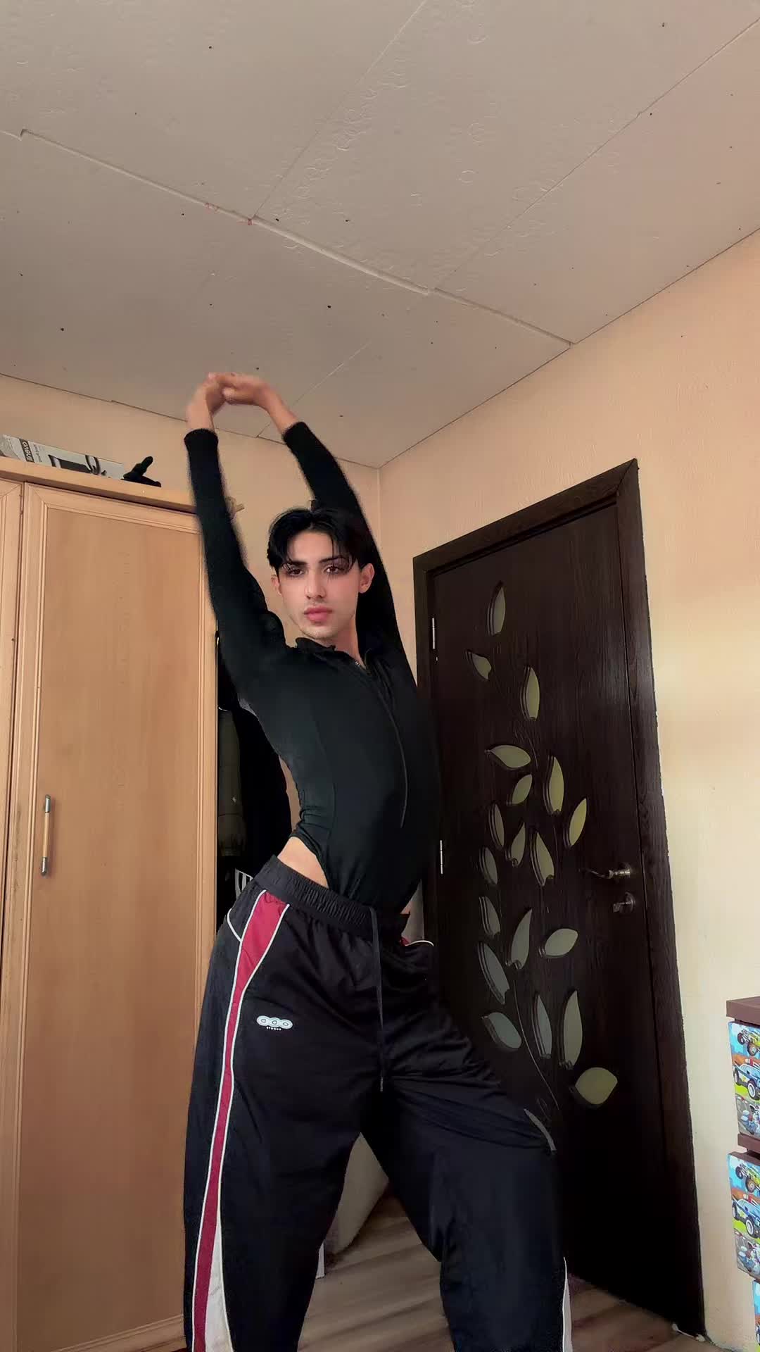 @Vickyy B.