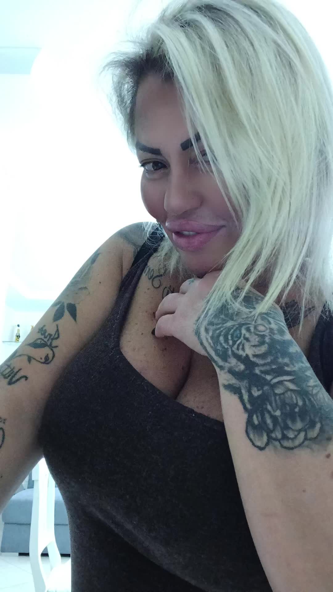 @ChanelFerone
