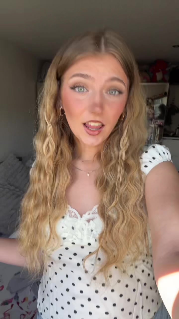 @anniemcl_