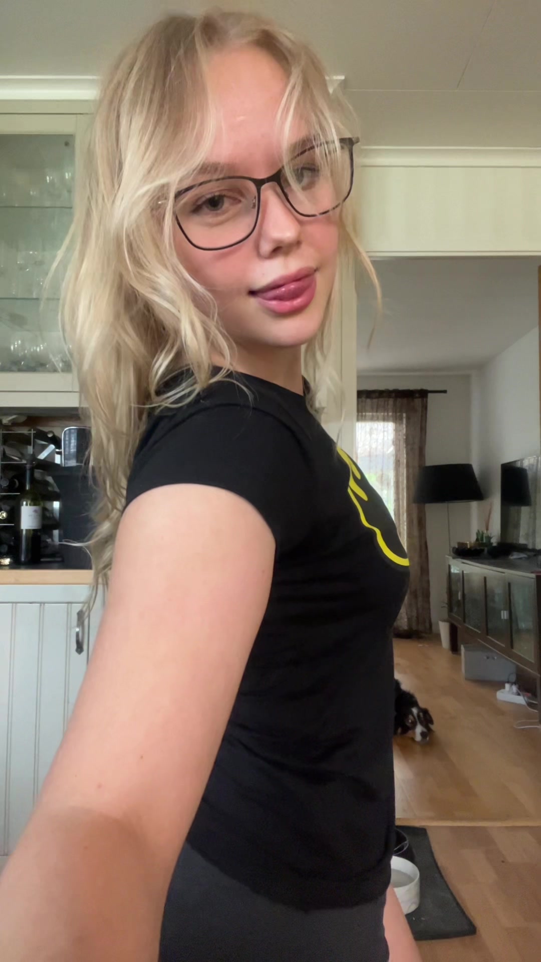 @elisedrinksalmondmilk