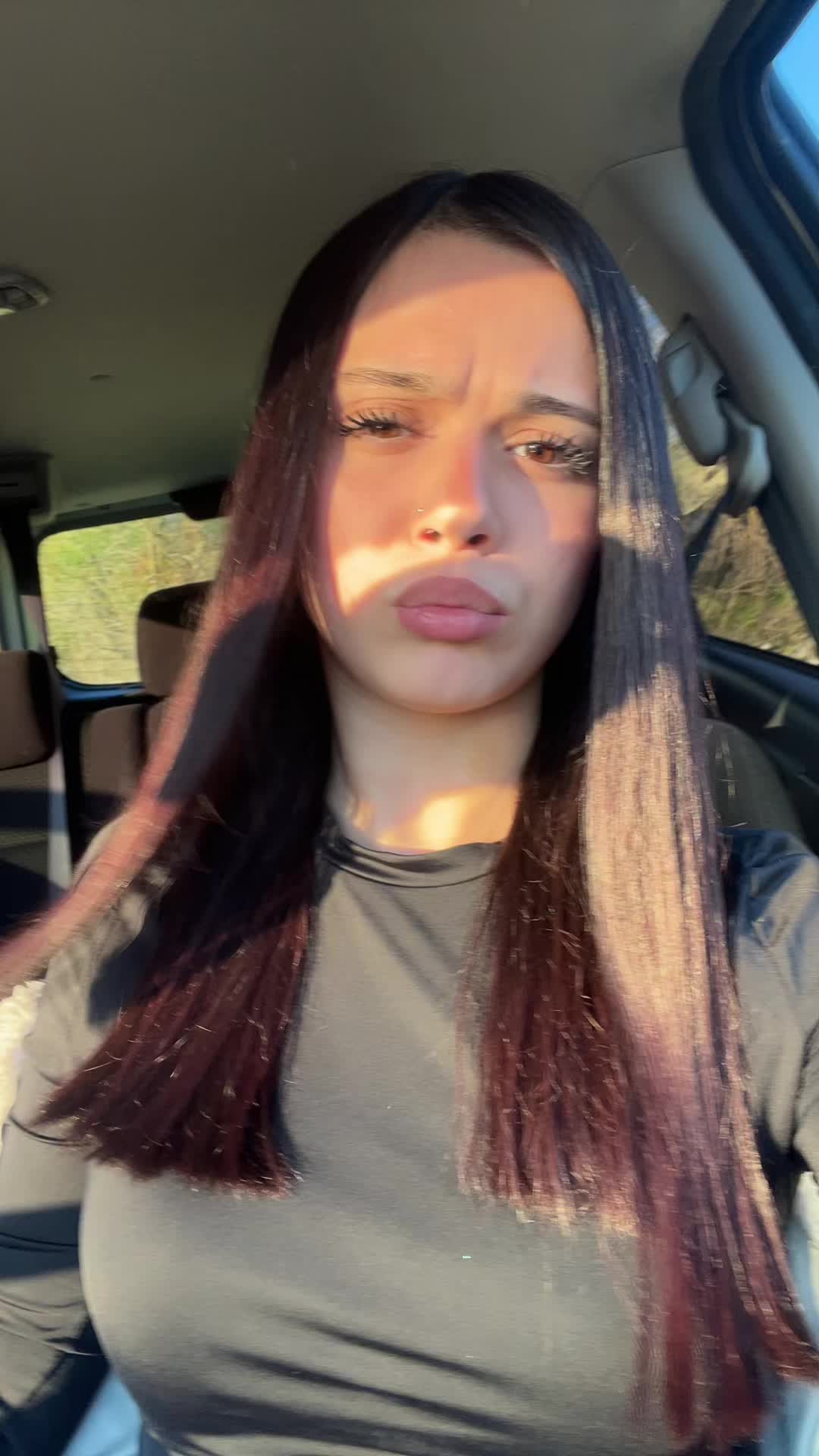 @valeriavela._