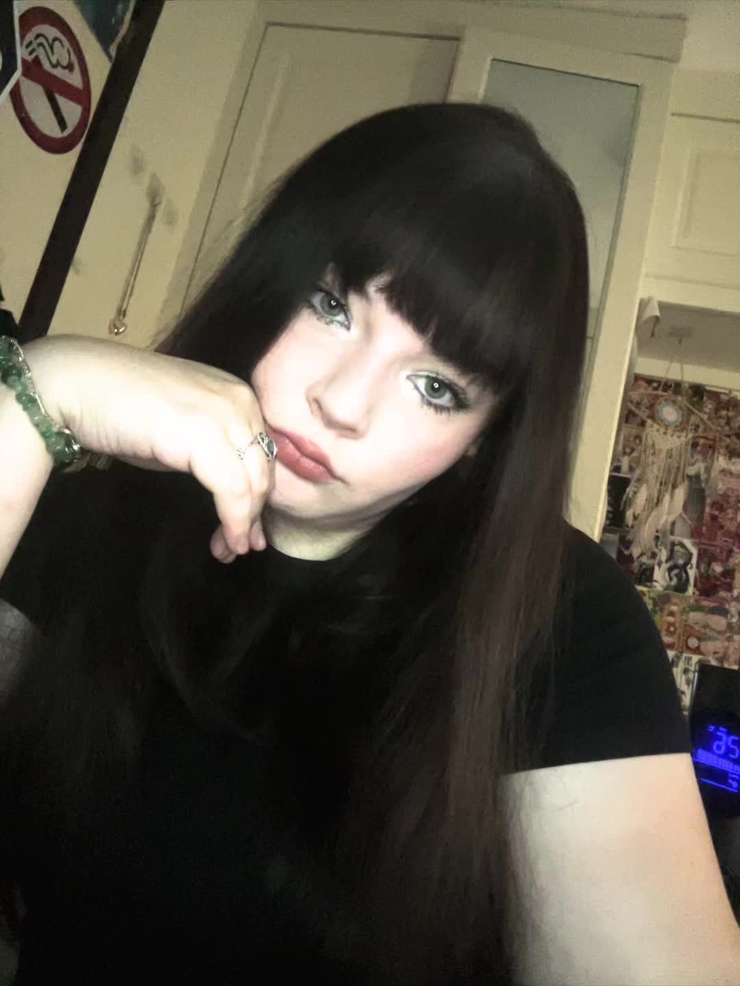 @emshuh_