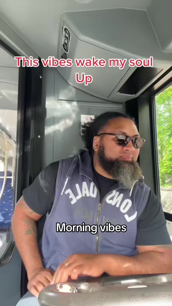 @Dancing Bus Driver 🇹🇴❤️💛🖤