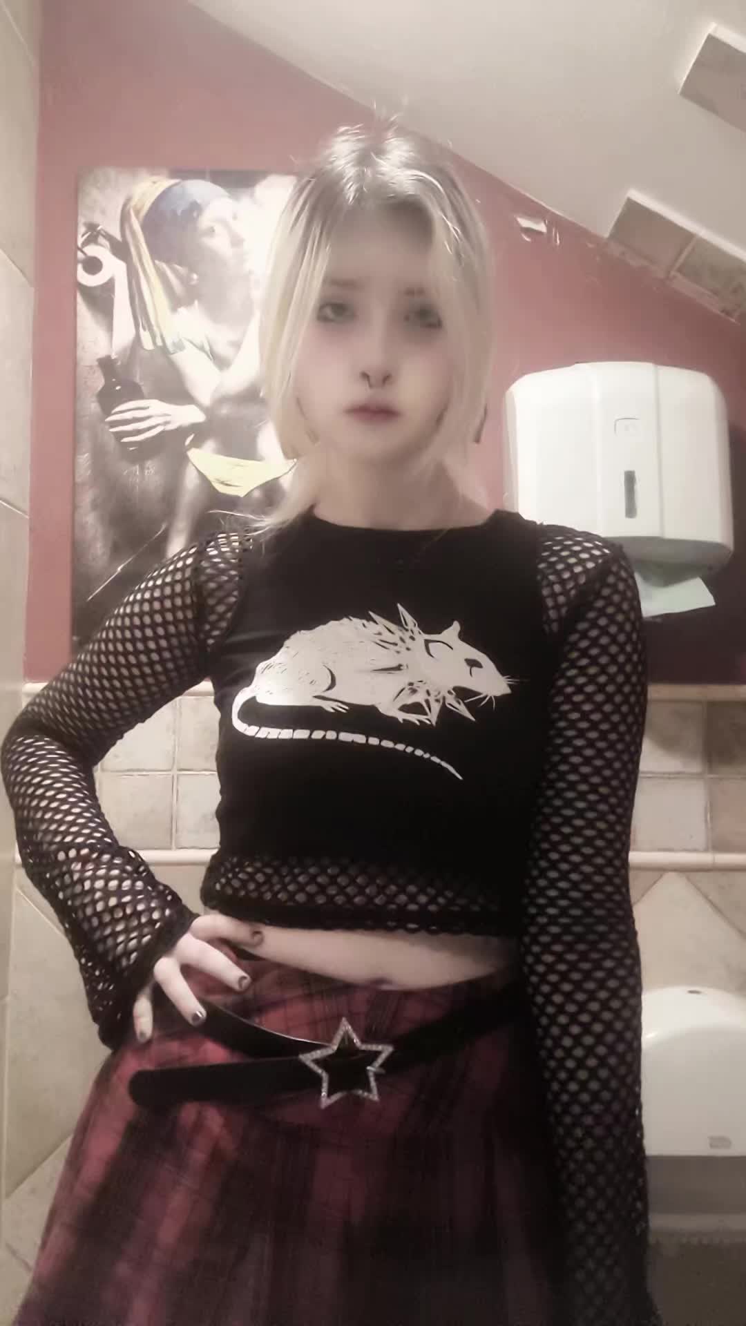 @(^^)