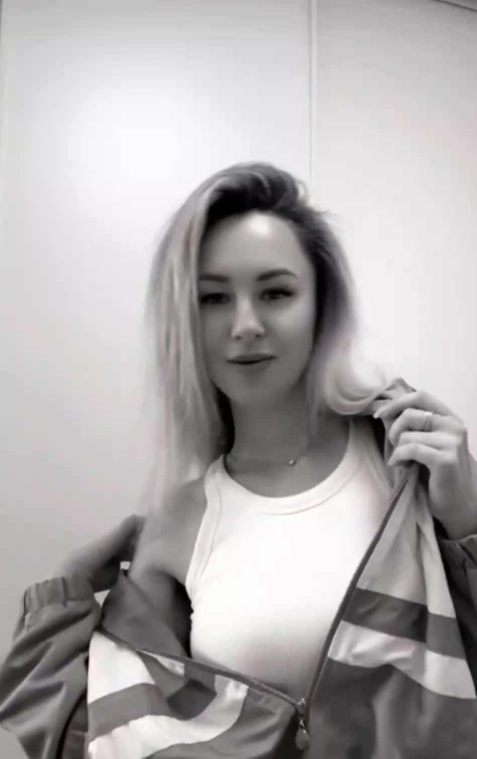 @Denisa 🖤🖤🖤🖤