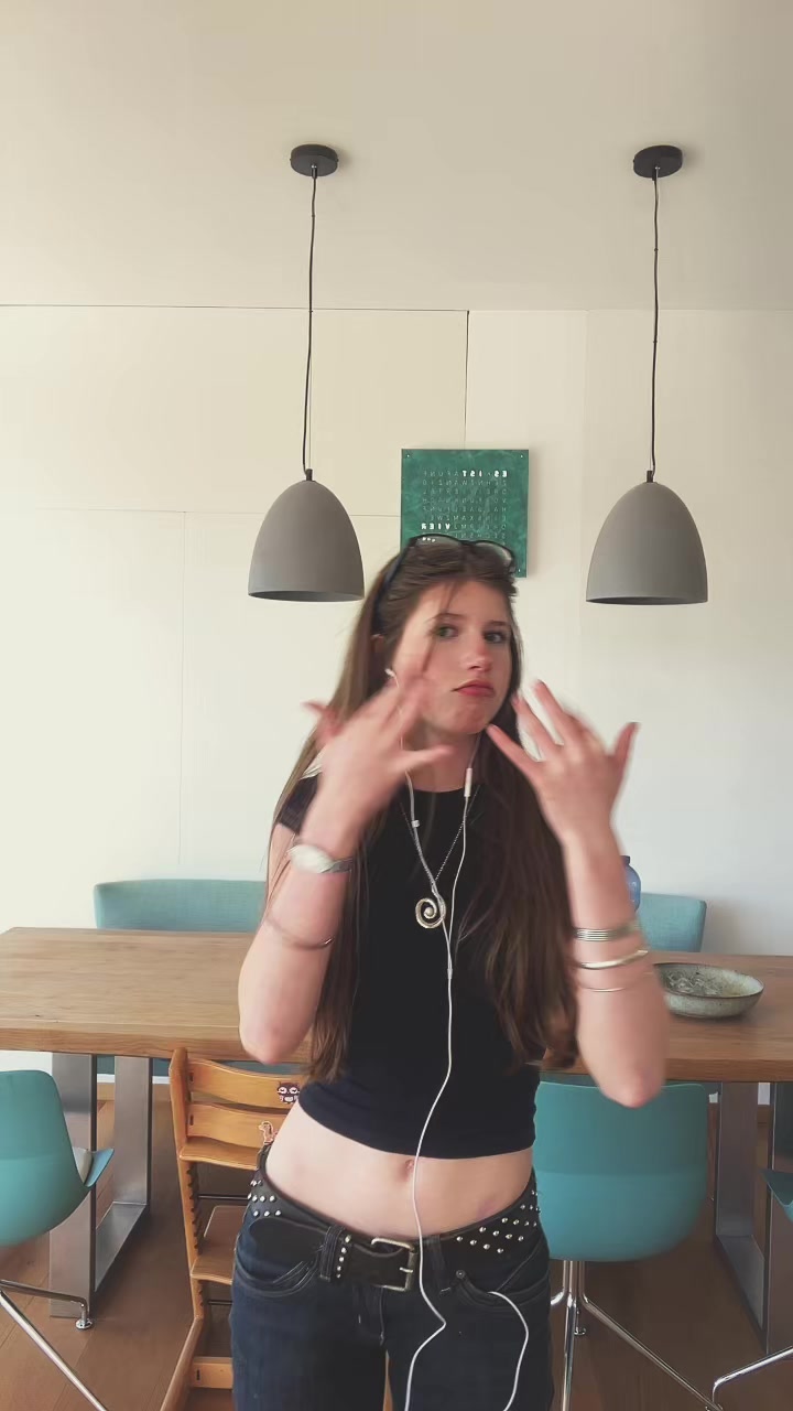 @Laura-🫆
