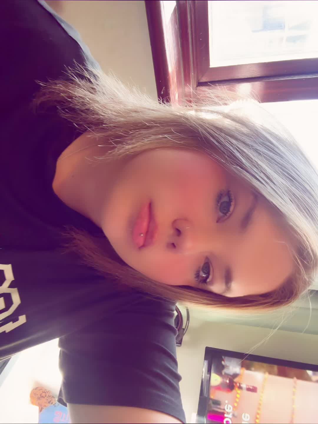 @🍒ellie🍒