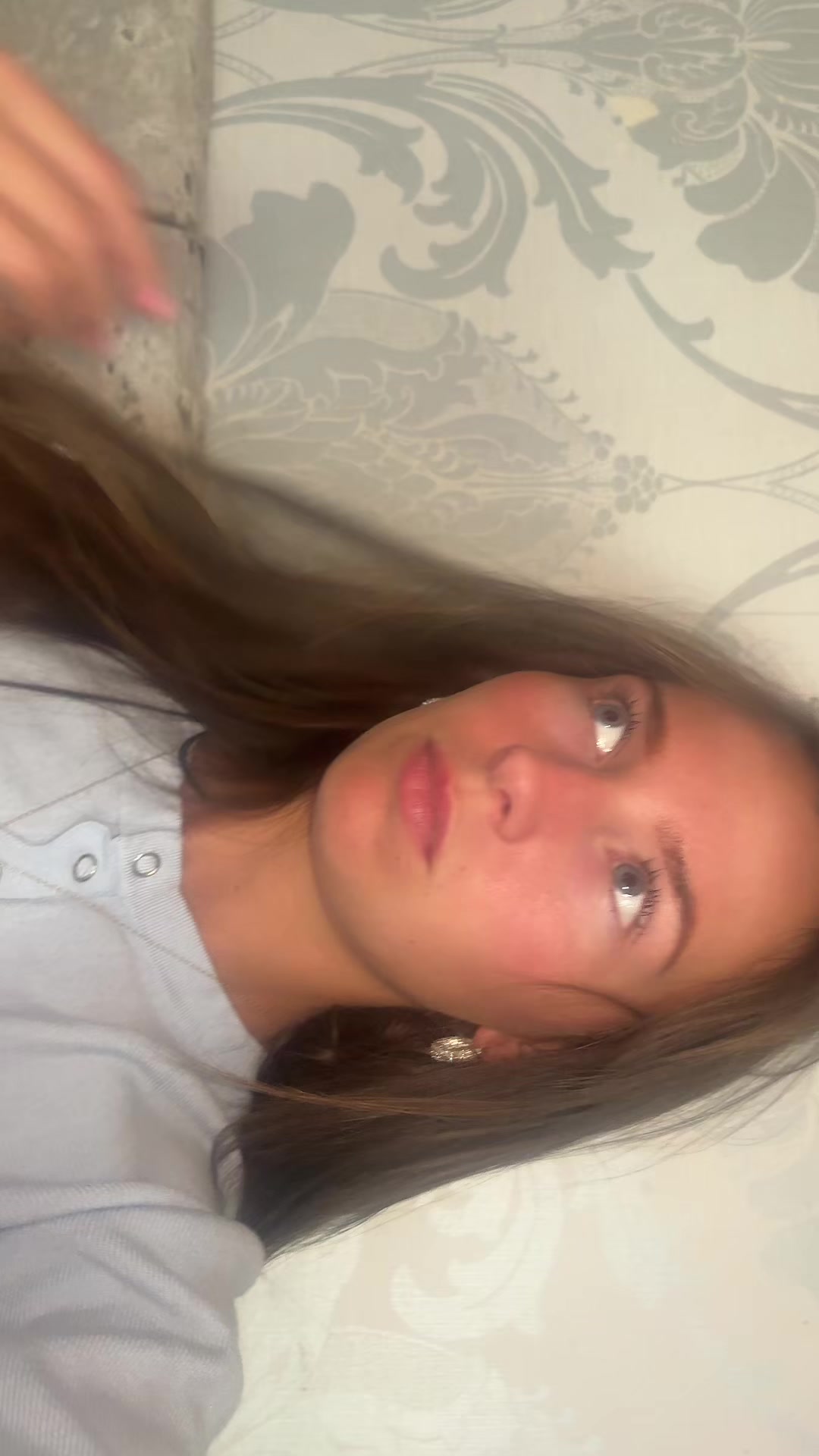 @b.lx