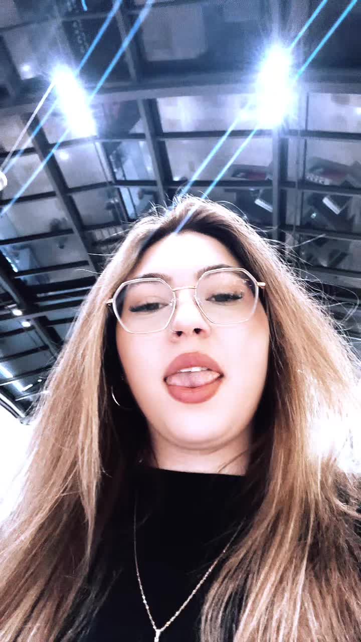 @Laura_23