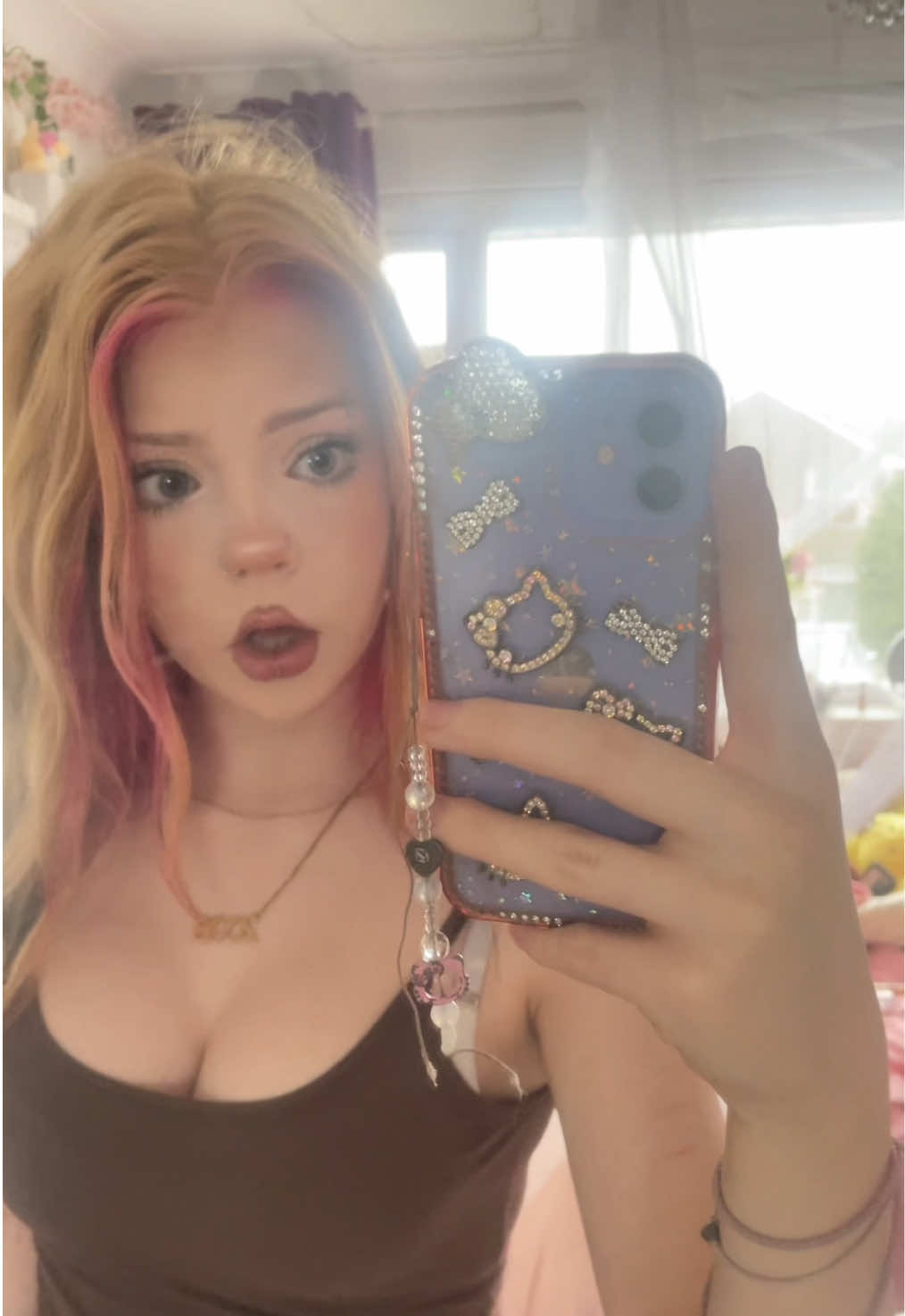 @_ellamary_
